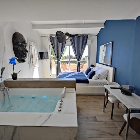 Suites Jm - Les Pins Marines - Jacuzzi & Vue Mer Бандоль Экстерьер фото