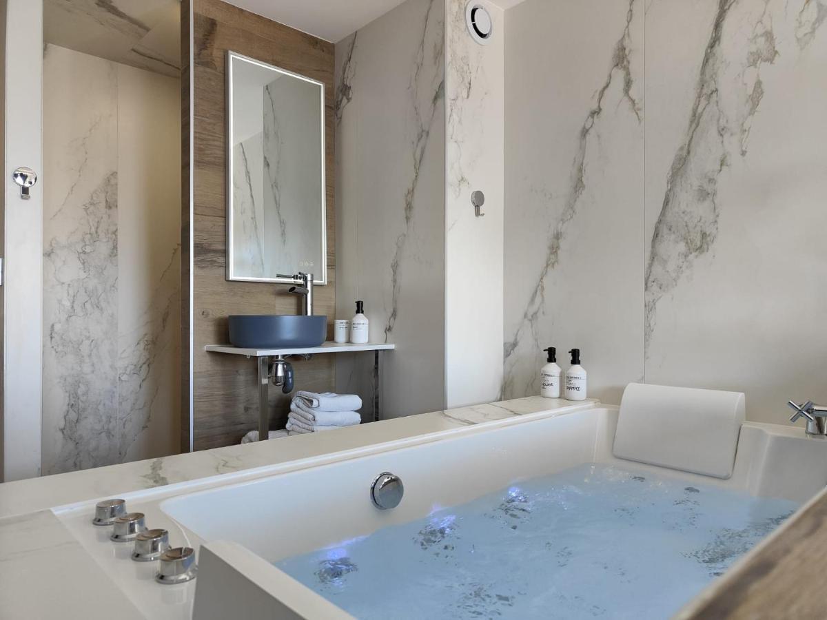 Suites Jm - Les Pins Marines - Jacuzzi & Vue Mer Бандоль Экстерьер фото