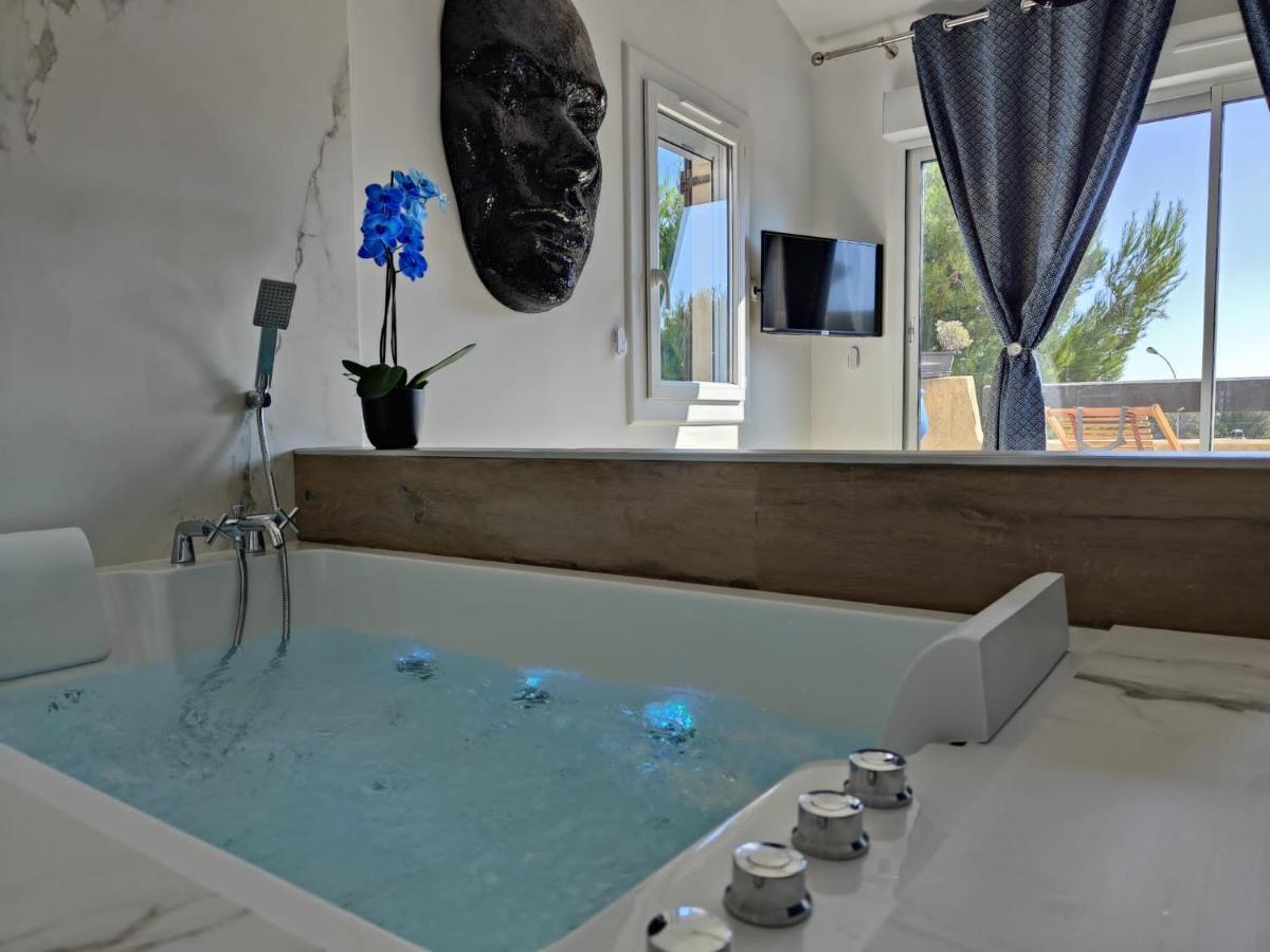 Suites Jm - Les Pins Marines - Jacuzzi & Vue Mer Бандоль Экстерьер фото