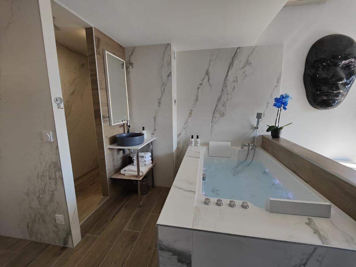 Suites Jm - Les Pins Marines - Jacuzzi & Vue Mer Бандоль Экстерьер фото